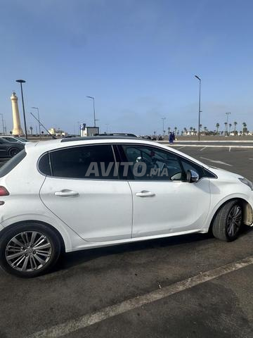 Peugeot 208 Diesel Manuelle 2017 à Casablanca - 2