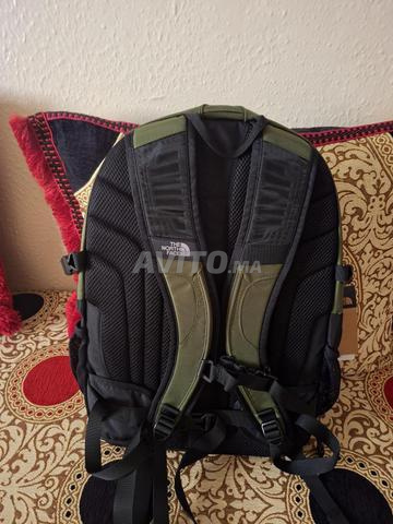 محفظة جديدة ماركة The North Face الثمن 1000 درهم - 2