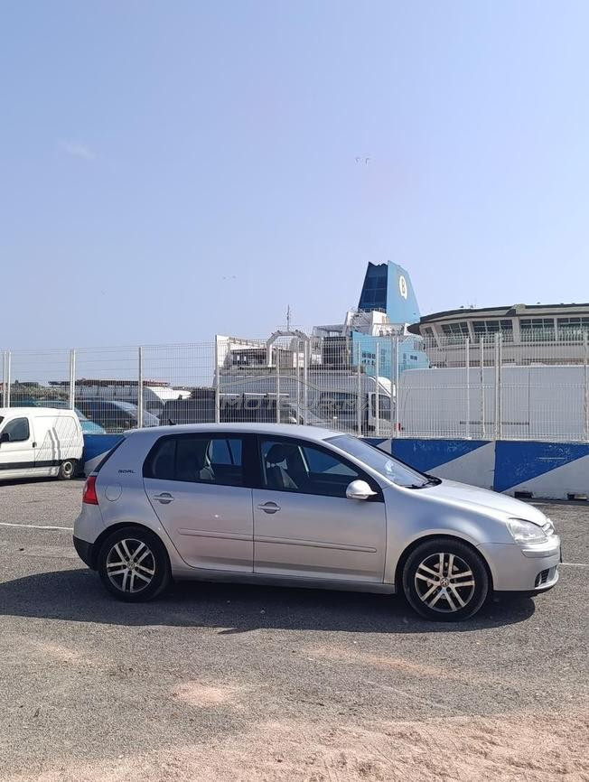 Golf 5 modèle 2006 dédouaner 2016 8 chevaux 