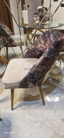 غرفة طعام كاملة (طاولة و 4 كراسي) للبيع - 2