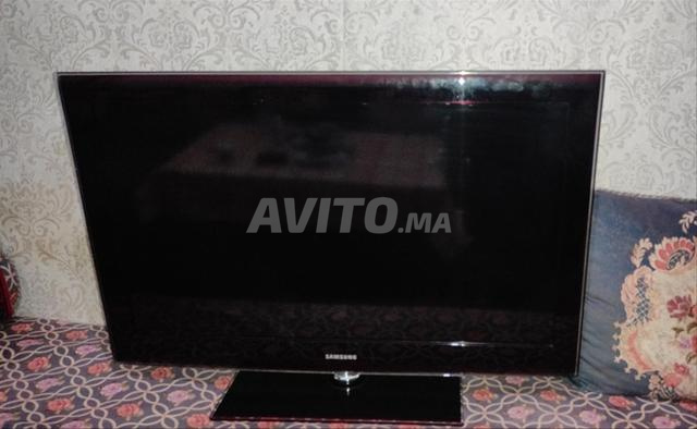 Salut TV Samsung 40 pouces LCD
