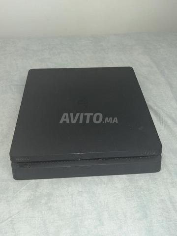 PS4 Slim très bon état 2 manettes 3 Jeux 512GB