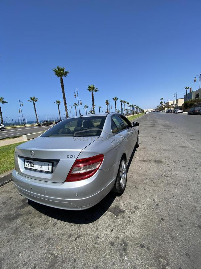 bonjour je mets en voiture Mercedes C220  