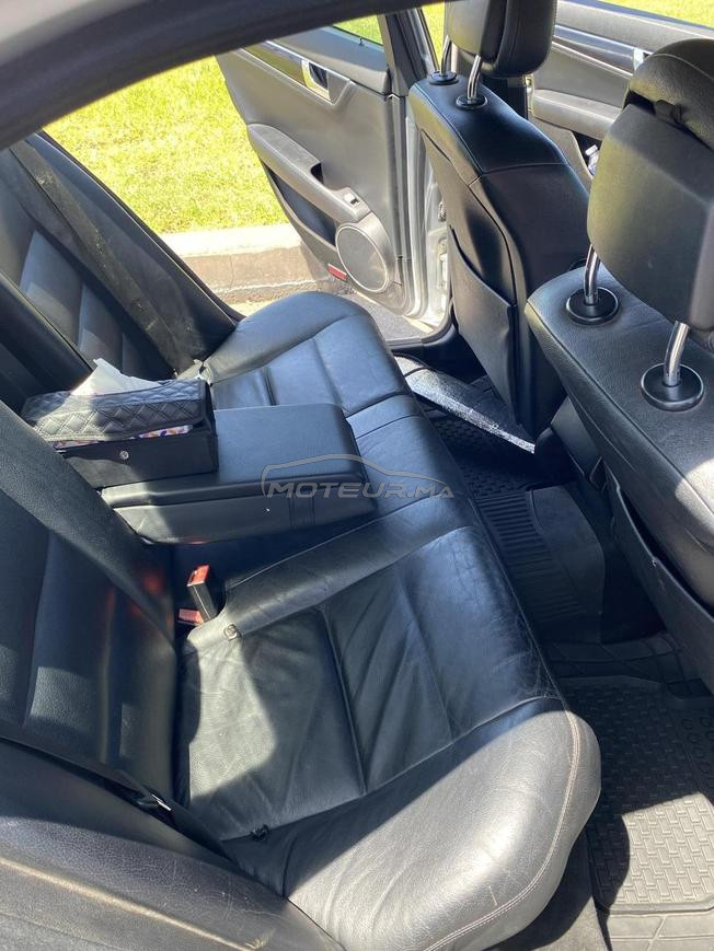 bonjour je mets en voiture Mercedes C220  