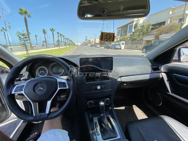 bonjour je mets en voiture Mercedes C220  