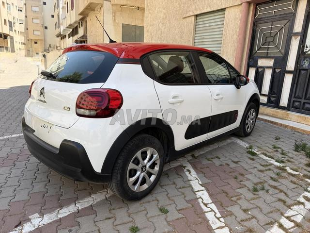 سيارة للبيع