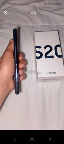 Samsung S20 FE Bon état avec pochette et coque