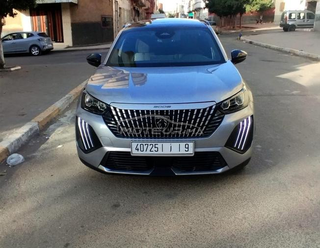 Peugeot 2008 Hybride Automatique 2025 à Casablanca