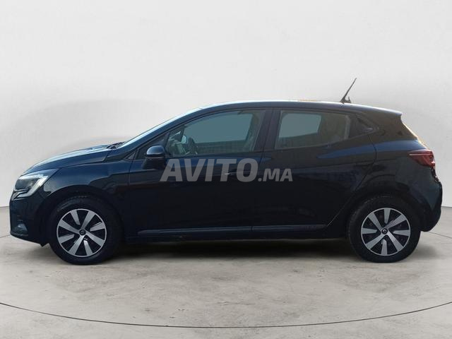 RENAULT. Clio