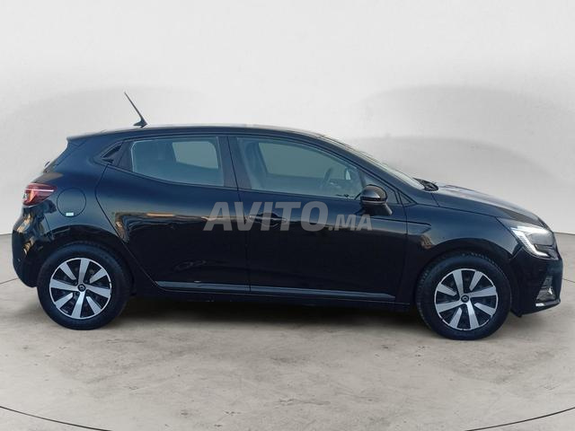 RENAULT. Clio