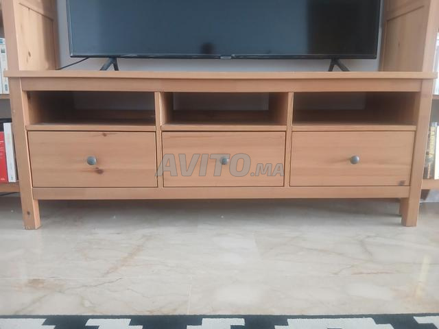 Meuble TV en bois teinté brun IKEA - 2