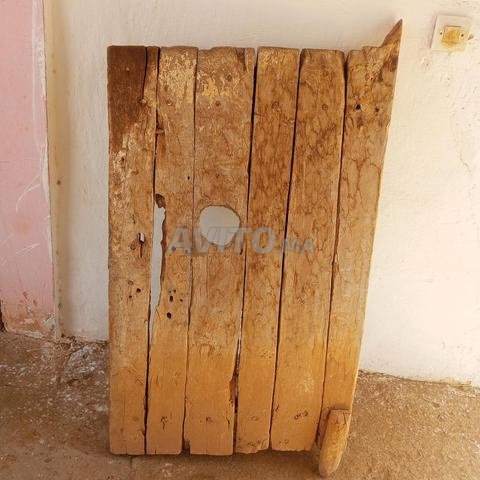 Très vieille porte en bois - 2