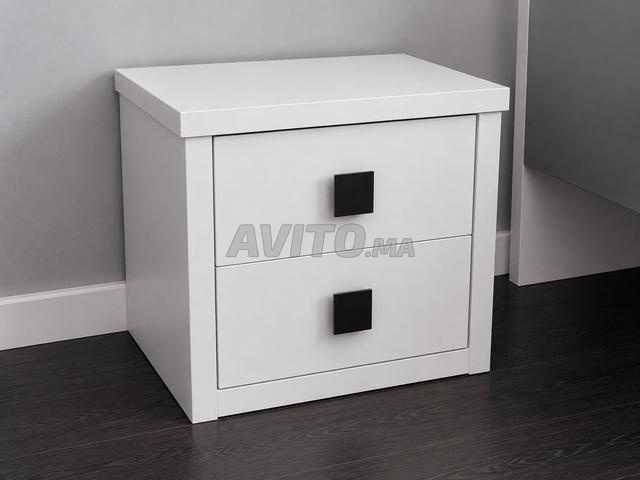 Lit moderne blanc et gris avec table de chevet - 2