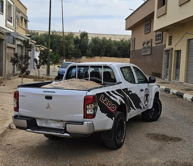 mitsubishi l200 