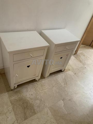 2 tables de chevet en bois massif - 2