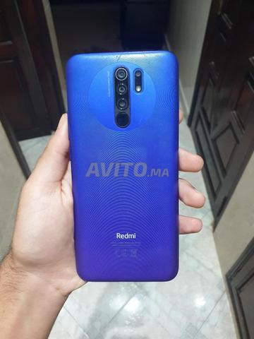 Redmi 9 très bon état Avec pochette noire