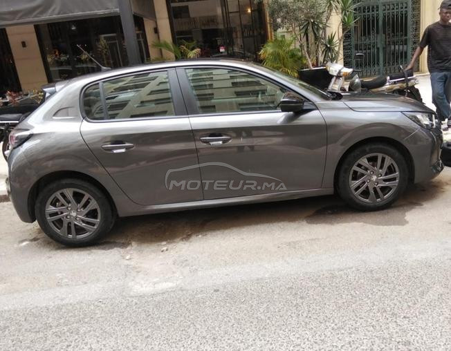 Peugeot 208 comme neuve