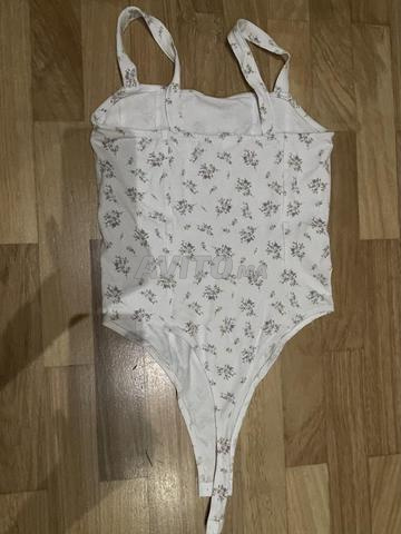 Body blanc fleuri pour femme, taille S - 2