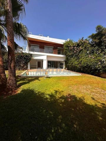 Prestigieuse villa en location vide - 2