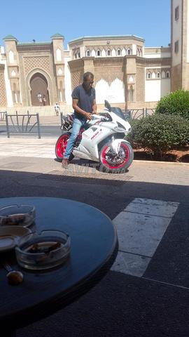 Moto italienne Ducati sport - 2