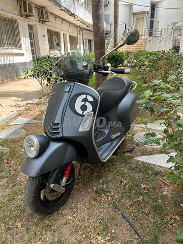 Vespa 300 modèle 2021 dédouane 2023 kilométrage 4730 - 2