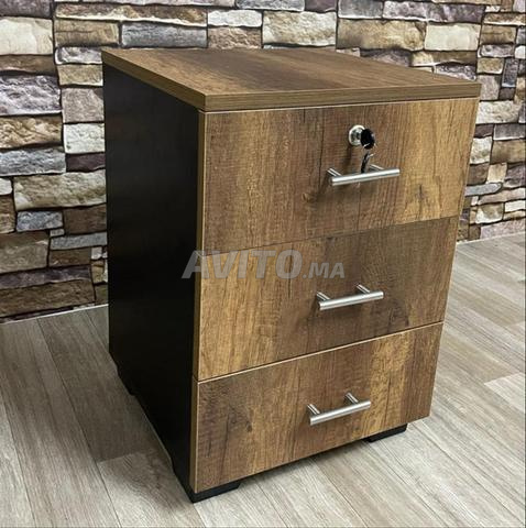 Boîte MDF élégante et pratique pour organiser votre bureau avec professionnalisme.