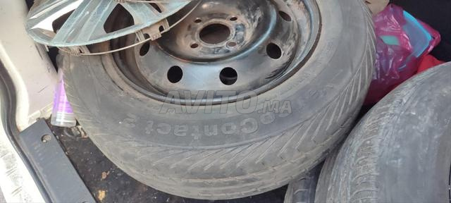 5 جنوط و 5 إطارات و 4 جنط فير