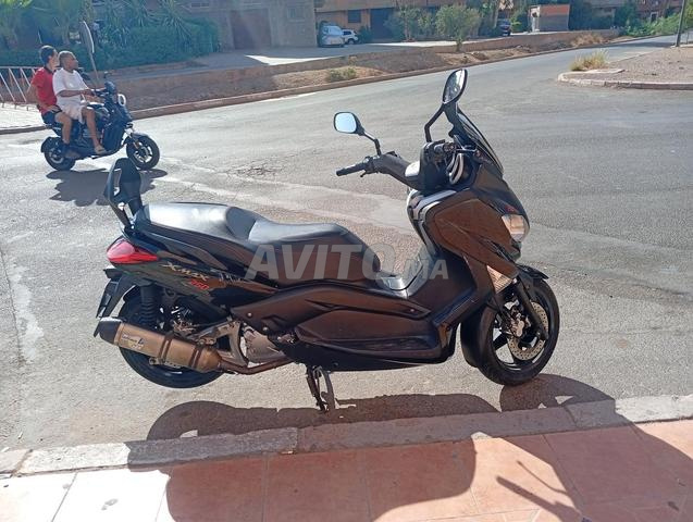 Xmax 250 bon état - 2