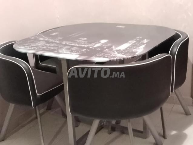 Table avec 4 chaises à vendre - 2
