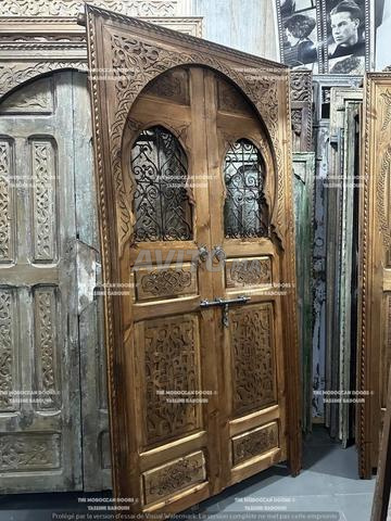 باب خشبي مصمت منحوت بحديد مشغول حسب الطلب - 2