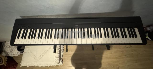 Piano YAMAHA P45 avec stand inclus, comme neuf. - 2