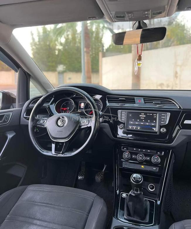 Volkswagen Touran Diesel Manuelle 2017 à Rabat