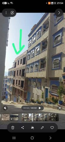 Maison de quatre étages près de la salle couverte, superficie 140m²