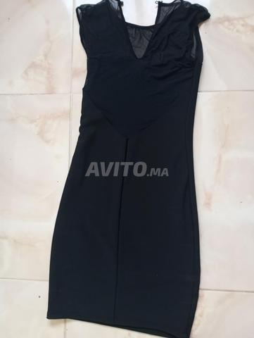 Superbe robe noire disponible. - 2