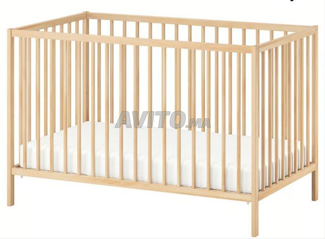 Lit pour bébé IKEA en hêtre comme neuf