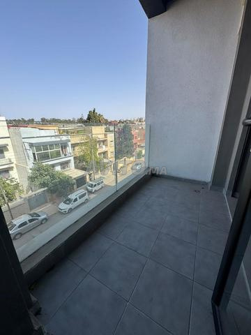 Location studio vide - Quartier des hôpitaux - 2