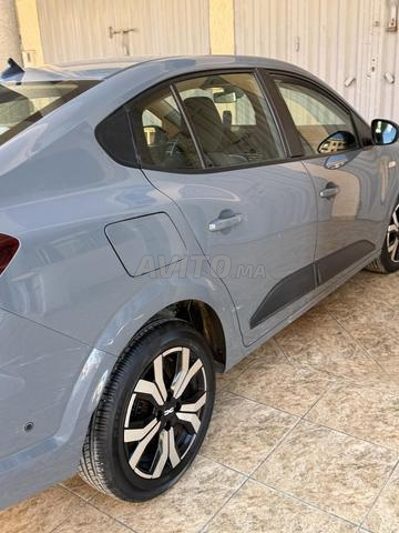 Dacia Logan sans ajout bleu - 2