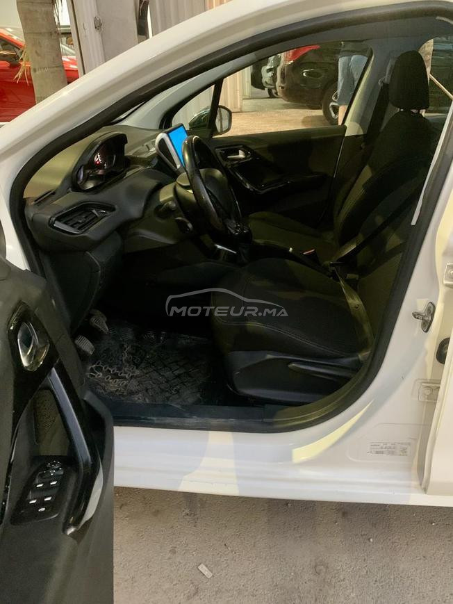peugoet 208 3amra like