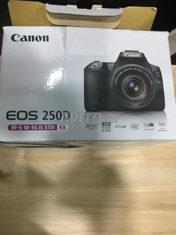 كانون EOS 250D مع 18-55 مم f4-5 IS STM بحالة جديدة