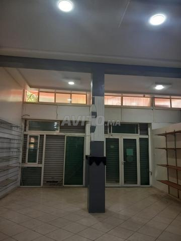 Local/magasin avec sanitaires 120m2 - 2