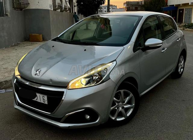 Peugeot 208 2019 active km 87000 Aucun Retouche