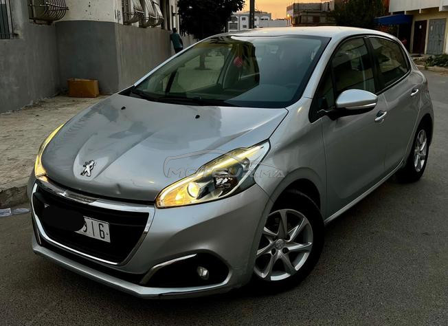 Peugeot 208 2019 active  km 87000 Aucun Retouche