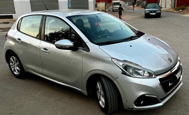 Peugeot 208 2019 active  km 87000 Aucun Retouche