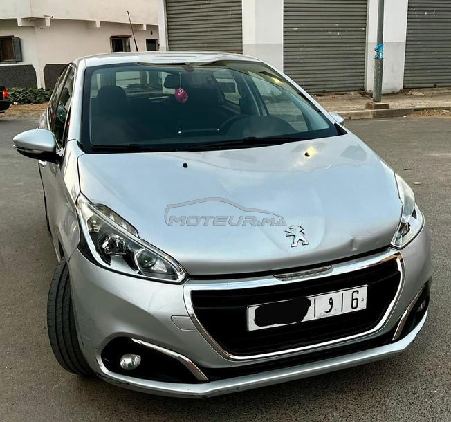Peugeot 208 2019 active  km 87000 Aucun Retouche