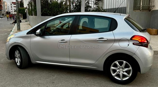 Peugeot 208 2019 active  km 87000 Aucun Retouche