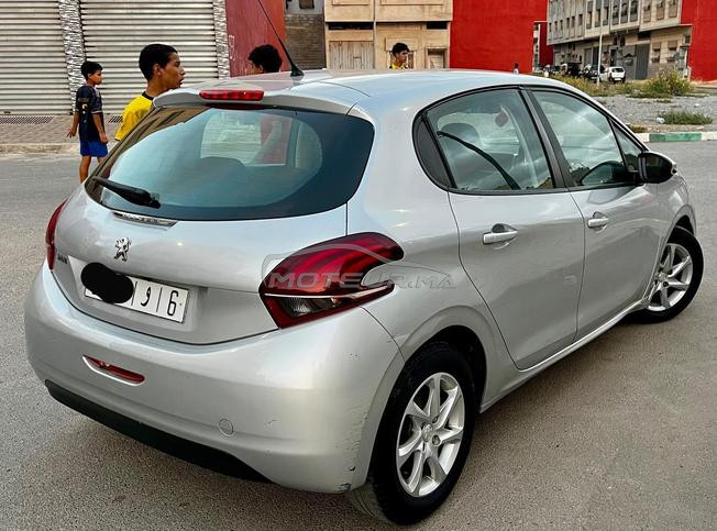 Peugeot 208 2019 active  km 87000 Aucun Retouche