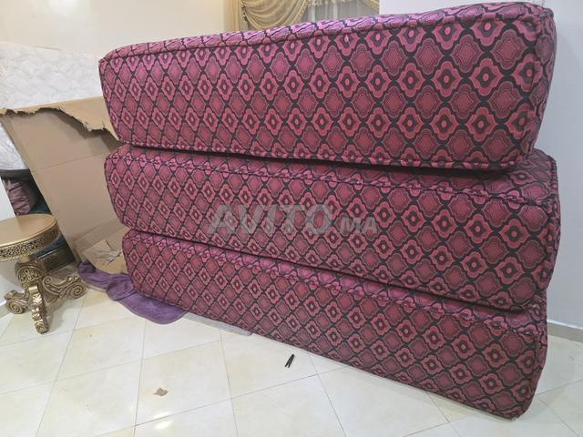3 coussins 3 tapis 8 oreillers et table - 2