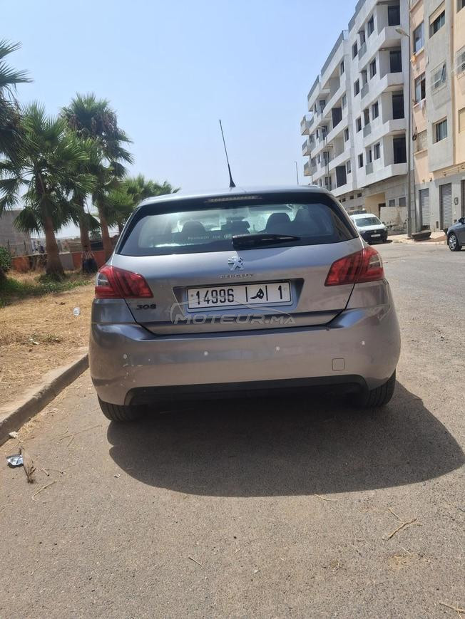 peugeot 208 tres bonne etat faible kilometrage ,