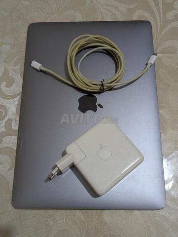 ماك بوك برو 13.5 بوصة (إنتل i5 8 جيجا 256 جيجا)