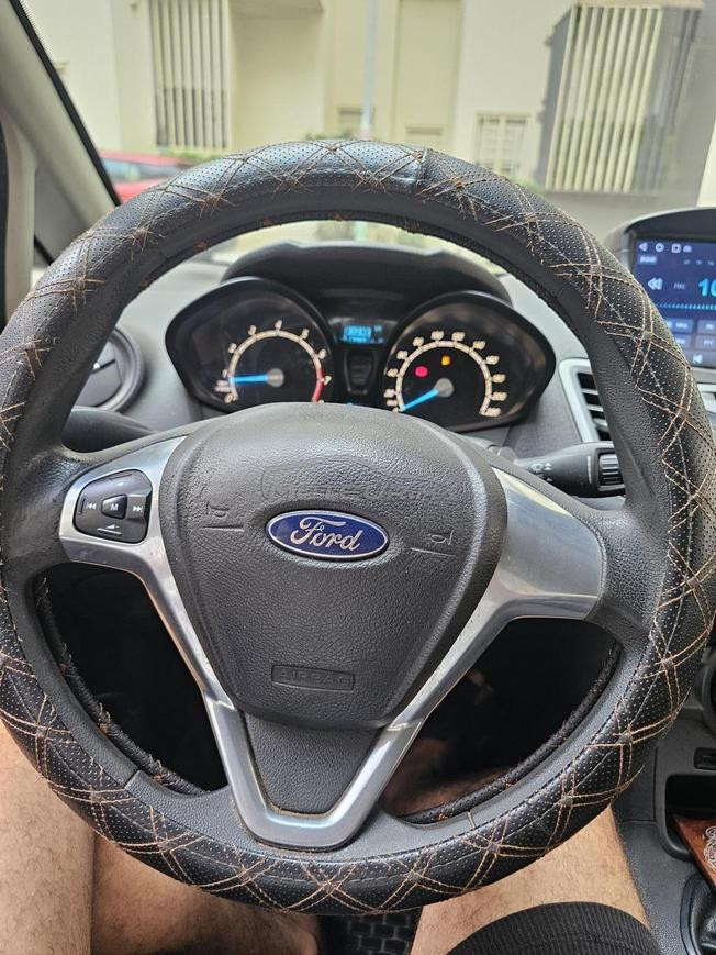 ford fiesta essence 2014